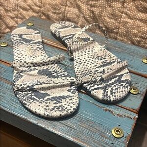 Tkees sandals sz 38. Style Gemma.